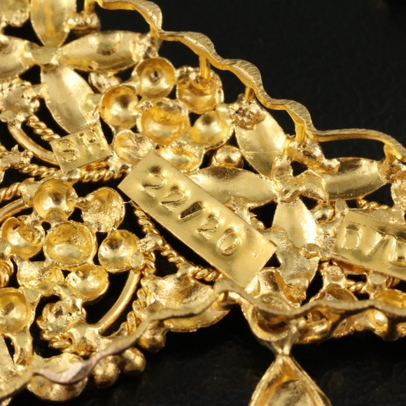 20K Yellow Gold Necklace And 14K Yellow Gold earrings - Picture 4 of 5